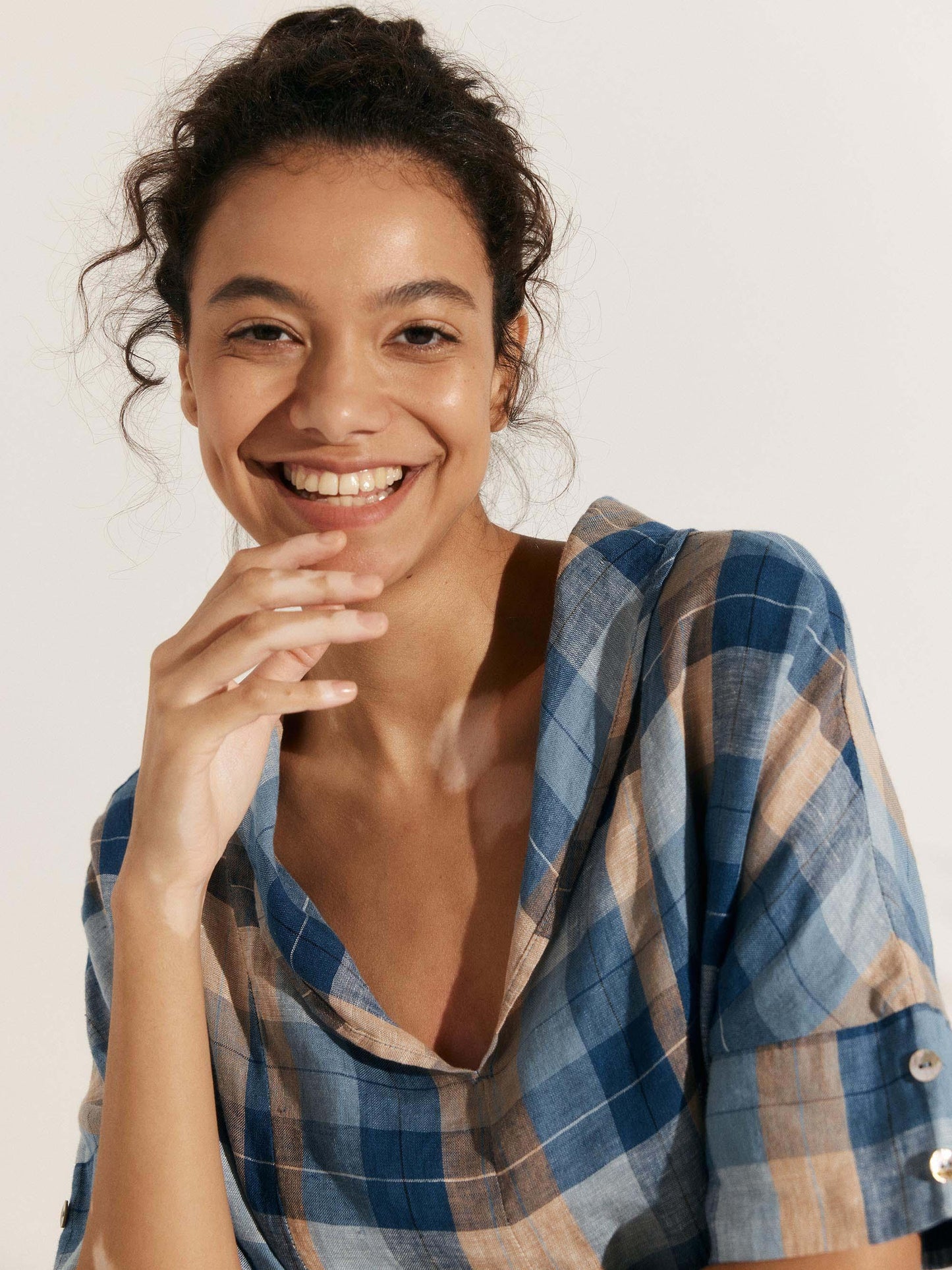 Jolene | Women’s Linen V-Neck Short Sleeve Blouse