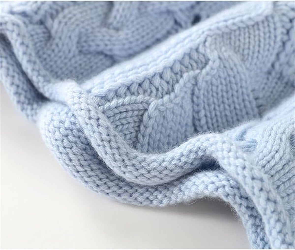 Aveline | Women’s Cable Turtleneck Sweater