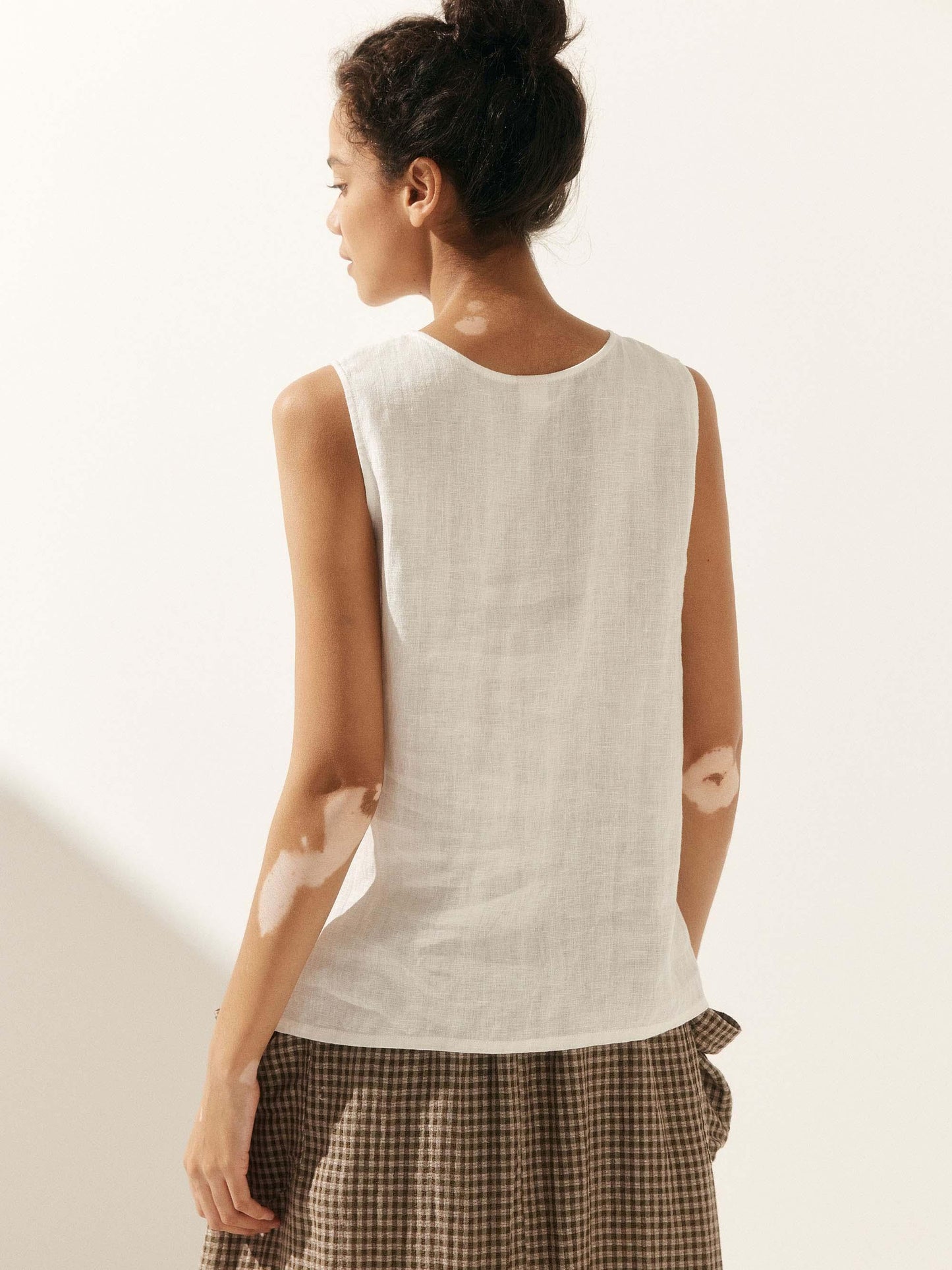 Delia | Women’s Linen Button-Down Sleeveless Blouse