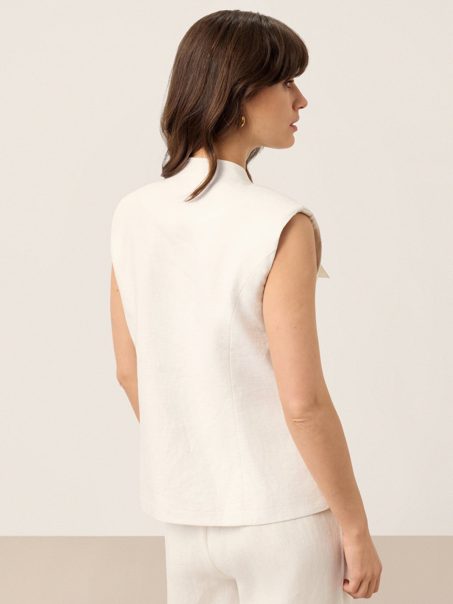 Reagan | Women’s Linen Four-Pocket Tailored Sleeveless Vest Blouse