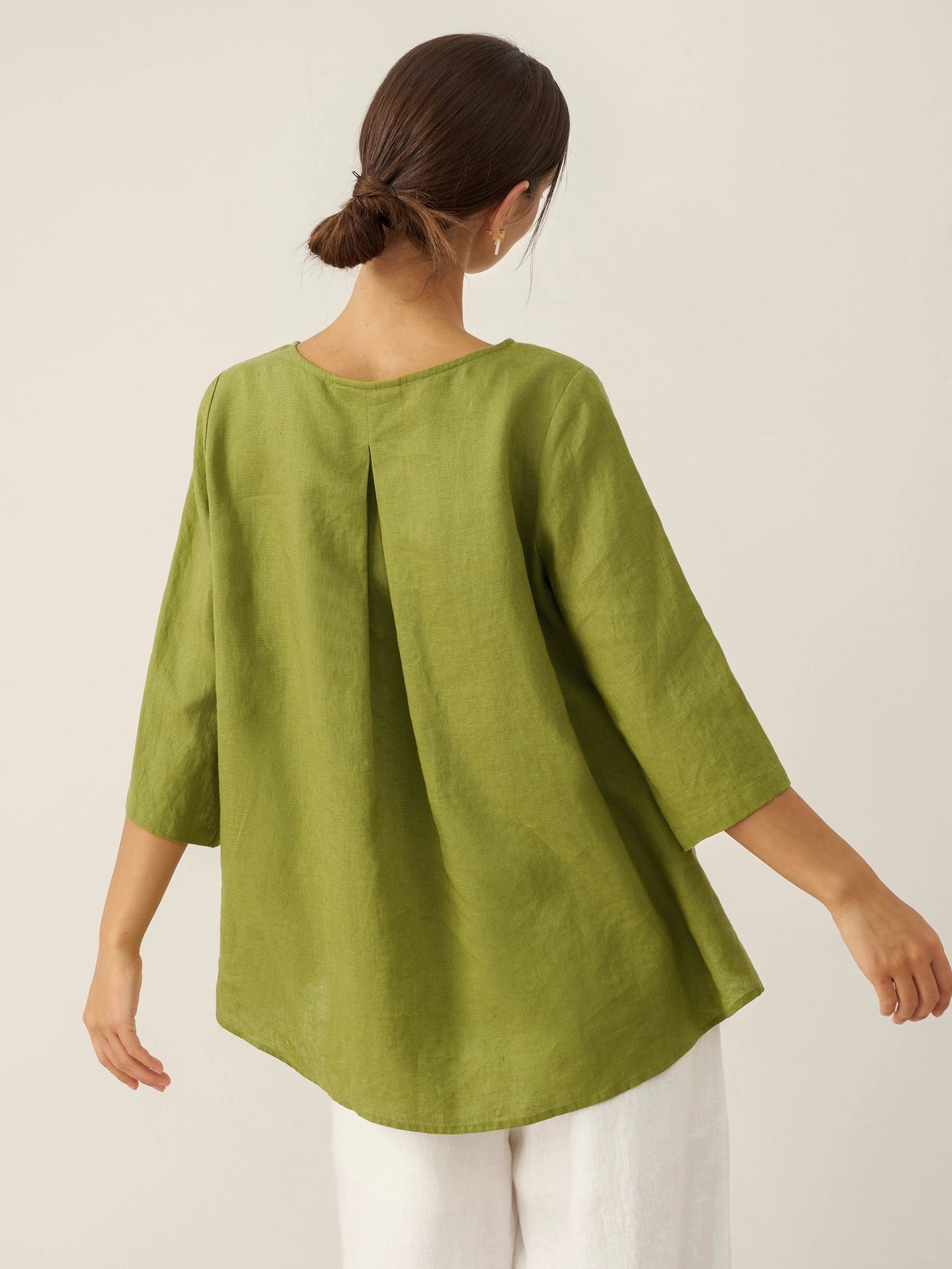 Hollis | Women’s Linen Round Neck Asymmetrical Hem Blouse