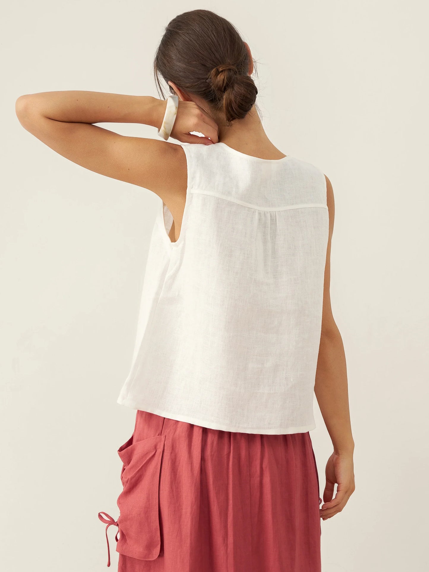 Bristol | Women’s Linen V-Neck Sleeveless Top