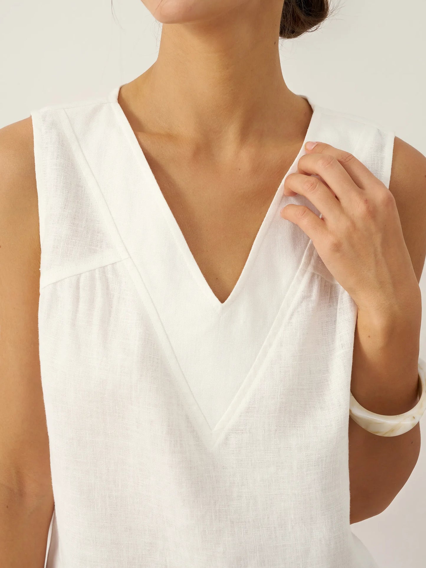 Bristol | Women’s Linen V-Neck Sleeveless Top