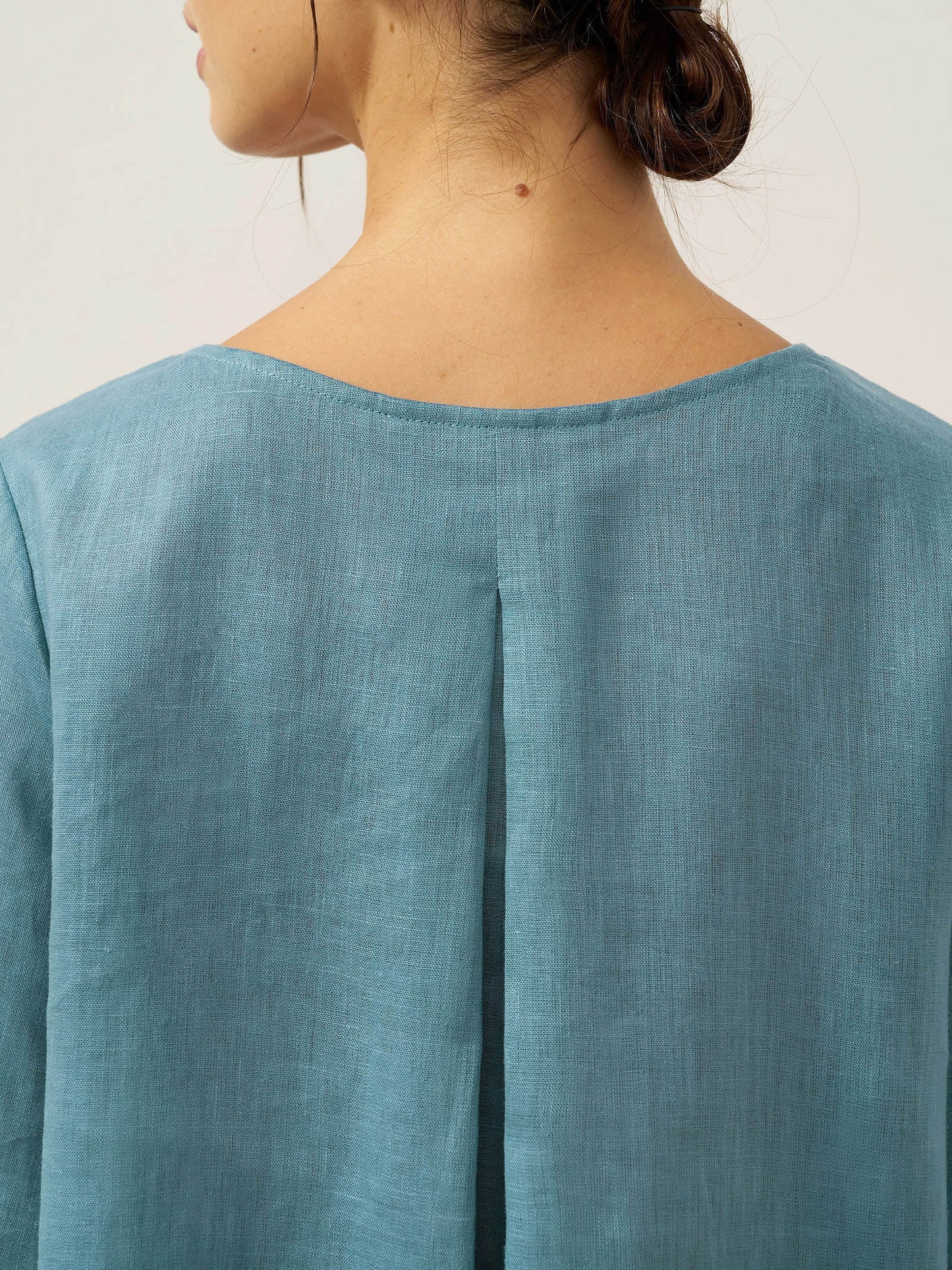 Moira | Women’s Linen Round Neck Asymmetrical Hem Blouse