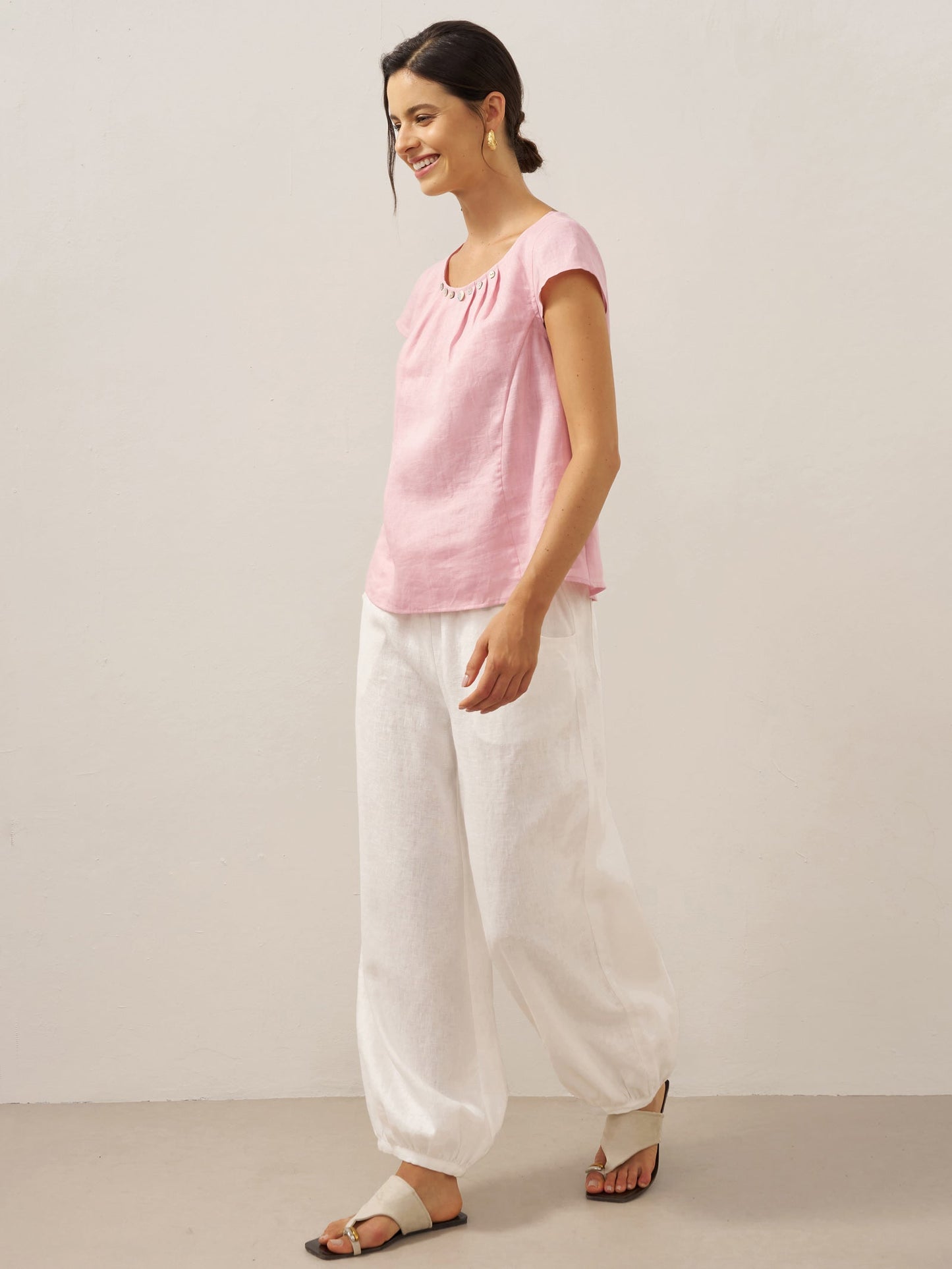 Klair | Women’s Linen Shell Button Pleated Crew Neck Blouse