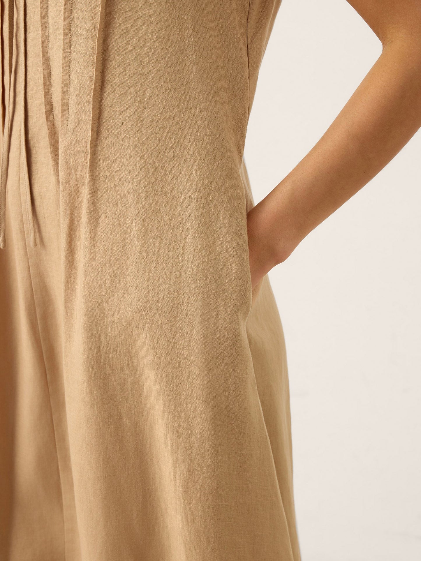 Brynlee | Women’s Linen Sleeveless Tie-Neck Maxi Dress